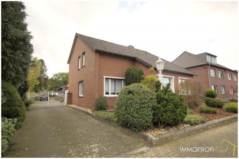 1. Ansicht Waldfeucht Einfamilienhaus Immoprofi Karl: freistehendes Einfamilienhaus mit Halle und Garten
