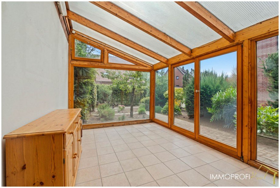12. Wintergarten seitlich Einfamilienhaus T�nisvorst