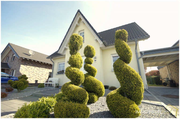 Geb�udeansicht 1.2 Wassenberg Einfamilienhaus Immoprofi Karl - Wassenberg: Freistehendes Einfamilienhaus mit Keller in bester Lage