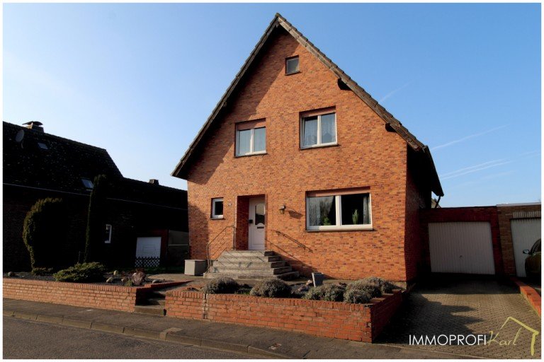 1. Geb�ude aussen Geilenkirchen Einfamilienhaus Immoprofi Karl - Freistehendes Einfamilienhaus mit Keller in Geilenkirchen