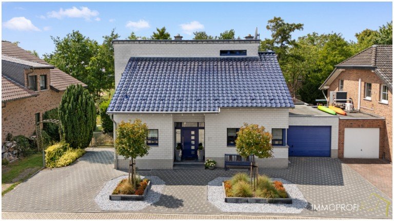 1. Geb�udeansicht Wassenberg Einfamilienhaus Immoprofi Karl Wassenberg: Exklusive Immobilie in naturnaher Lage!