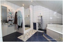 Bad 3.4 Ger�umige Maisonettewohnung (Zweifamilienhaus) mit Garage in guter Lage