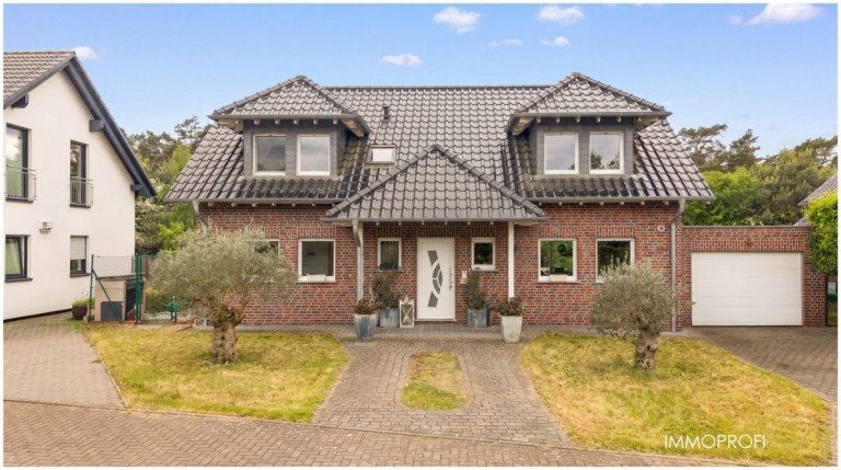 1. Geb�udeansicht Wassenberg Einfamilienhaus Immoprofi Karl - Gro�en Einfamilienhaus in sch�ner Lage von Rothenbach n�he Golfplatz