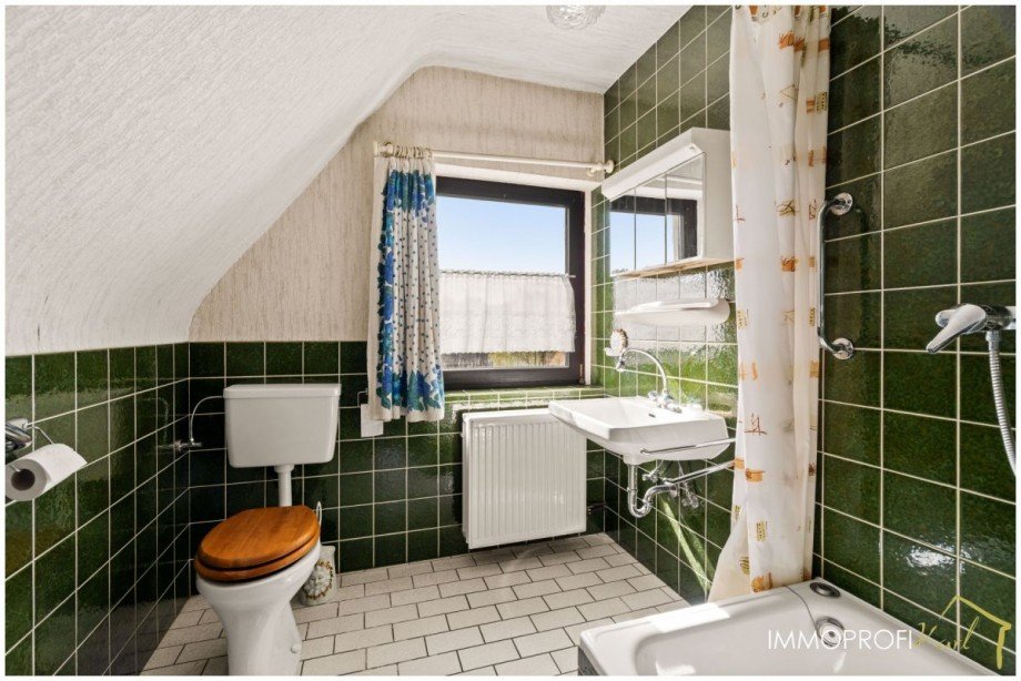 12. Badezimmer OG Einfamilienhaus 