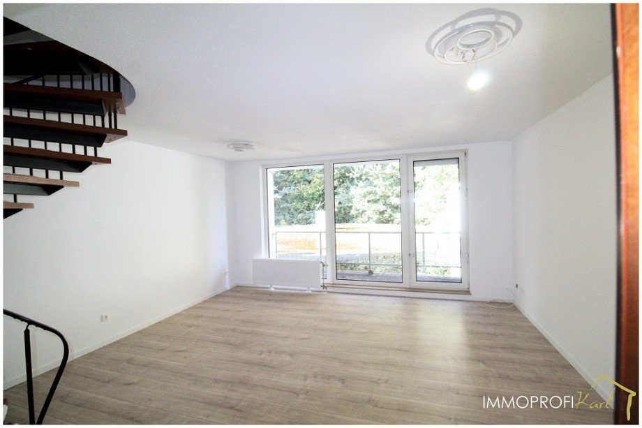2. Wohnzimmer mit Balkon Maisonettewohnung Heinsberg