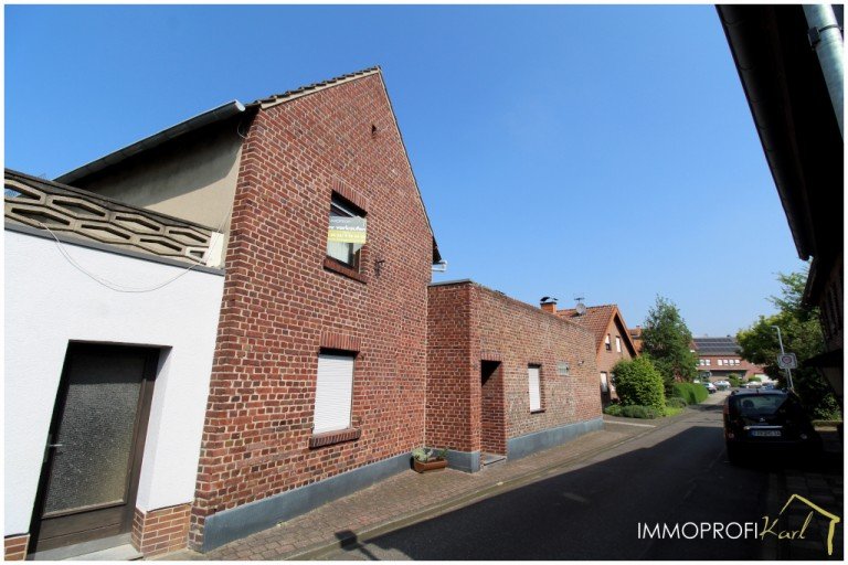 1. Ansicht vorne Erkelenz Einfamilienhaus Immoprofi Karl - Einfamilienhaus in Erkelenz-Hetzerath
