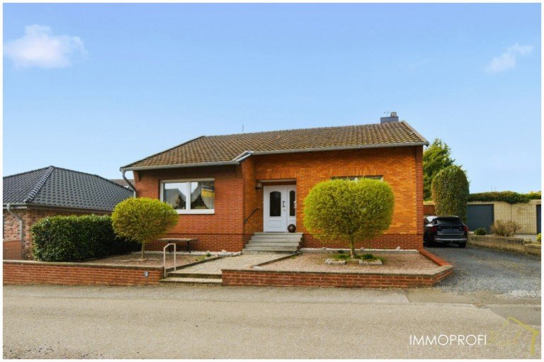 1. Geb�udeansicht Wassenberg Bungalow Immoprofi Karl - Bungalow in begehrter Waldrandlage