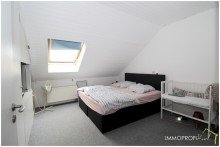 Schlafzimmer Ger�umige Maisonettewohnung (Zweifamilienhaus) mit Garage in guter Lage