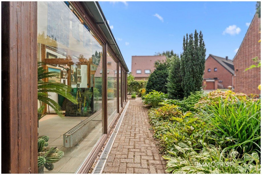 22. Garten seitlich Einfamilienhaus T�nisvorst